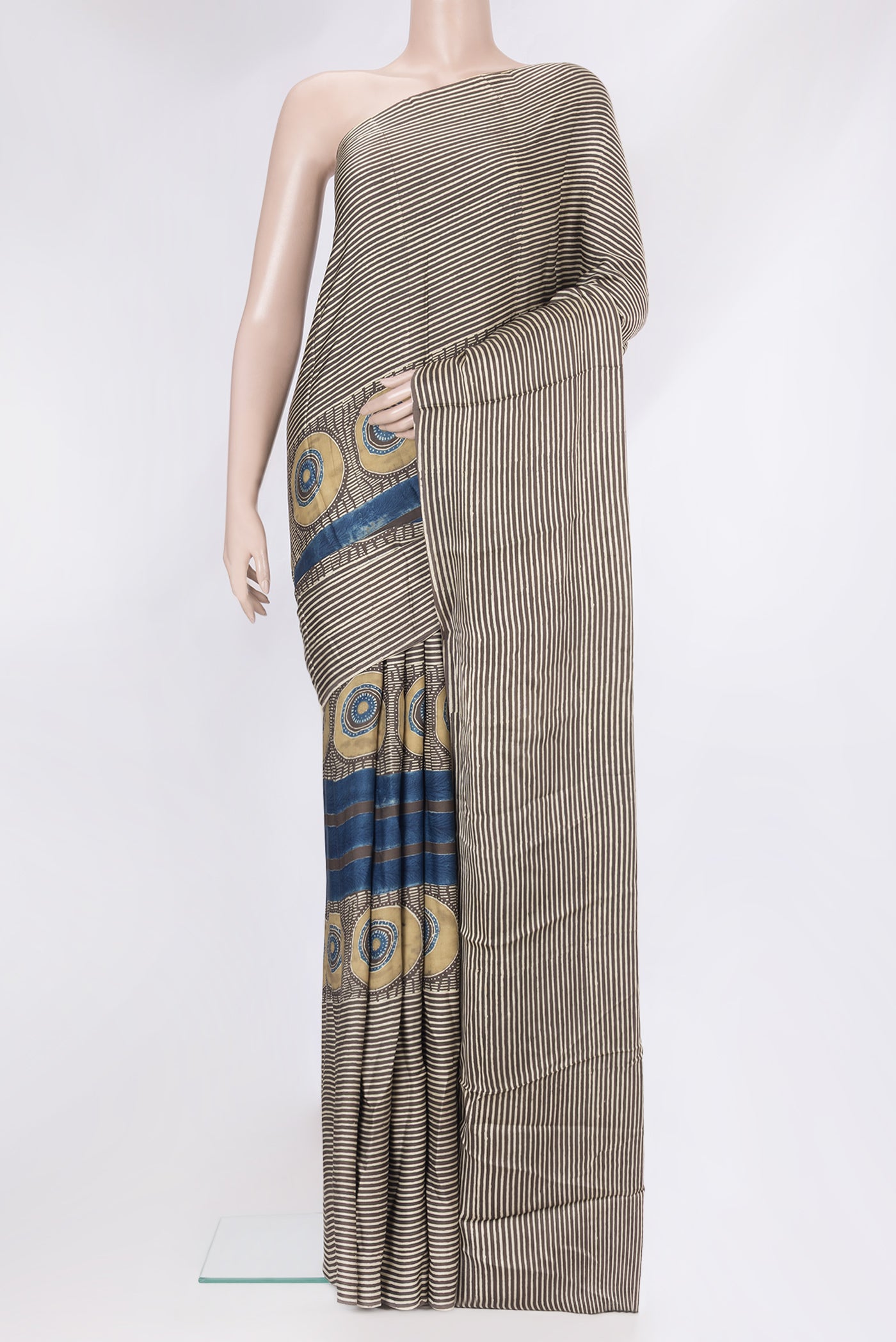 Brown Dual Tone Blended Crepe Saree with Printed design on the body and Without Border.  displayed on a mannequin