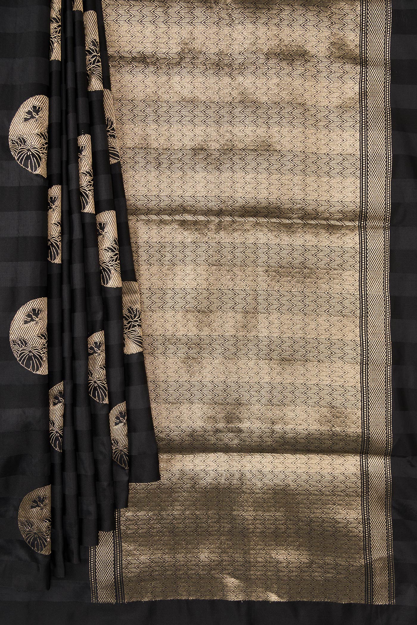 Pleats and pallu of Black Dual Tone Banarasi Silk Saree with Zari Butta on the body and Without Border. 