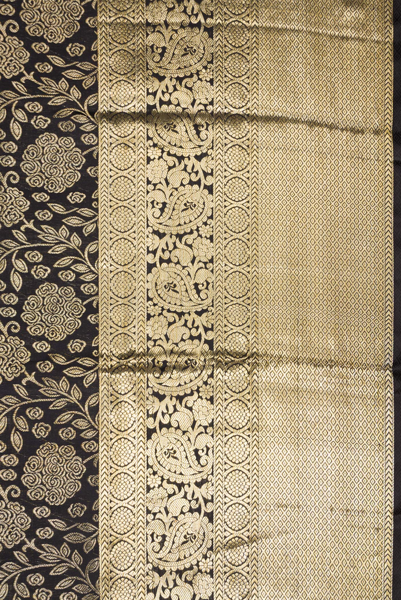 Border image of Black Dual Tone Kanchipuram Silk Saree with Zari Brocade on the body and Zari Border. 