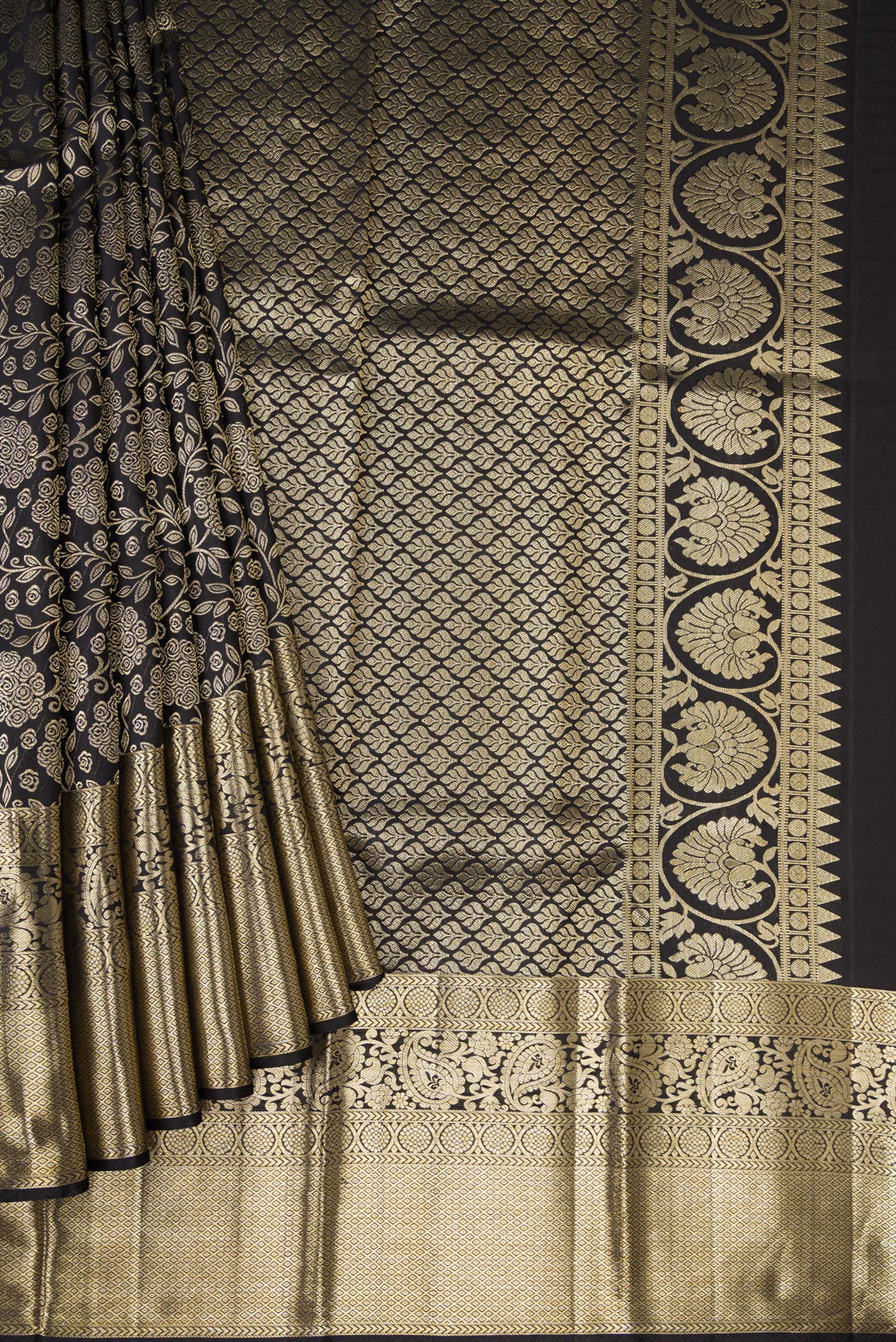 Pleats and pallu of Black Dual Tone Kanchipuram Silk Saree with Zari Brocade on the body and Zari Border. 