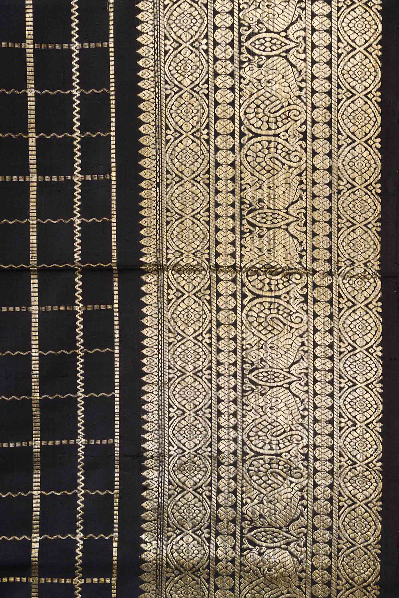 Border image of Black Dual Tone Kanchipuram Silk Saree with Checked design on the body and Zari Border