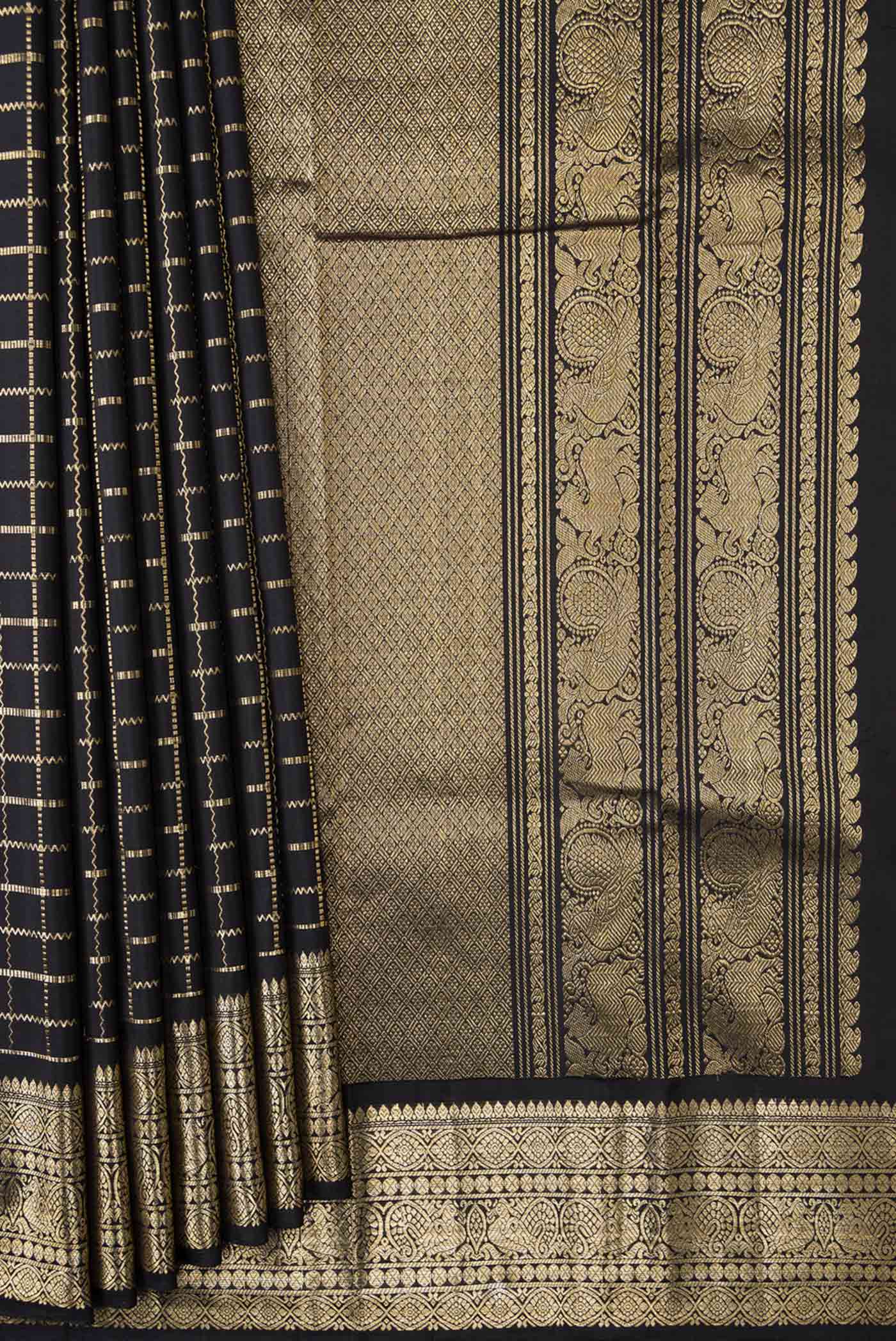 Pleats and pallu of Black Dual Tone Kanchipuram Silk Saree with Checked design on the body and Zari Border