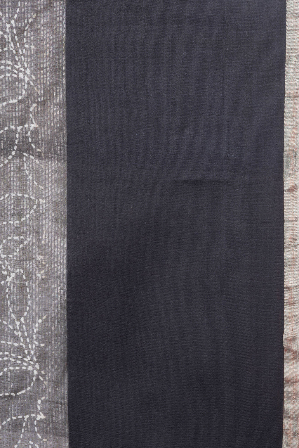 Border image of Black Dual Tone Tussar Silk Saree with Printed design on the body and Plain Border. 