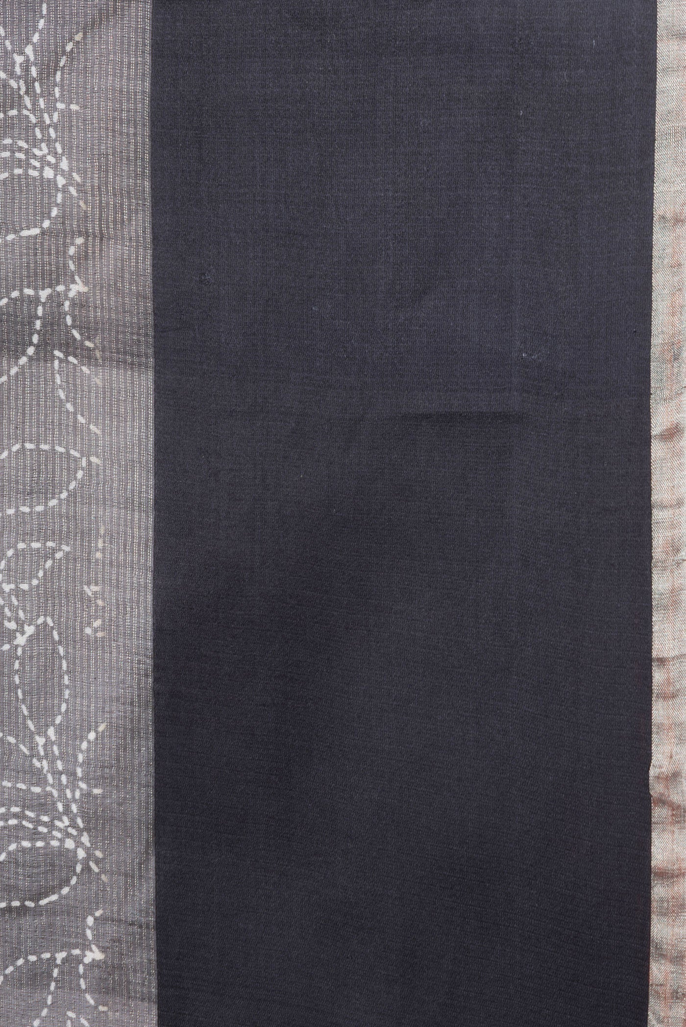 Border image of Black Dual Tone Tussar Silk Saree with Printed design on the body and Plain Border. 