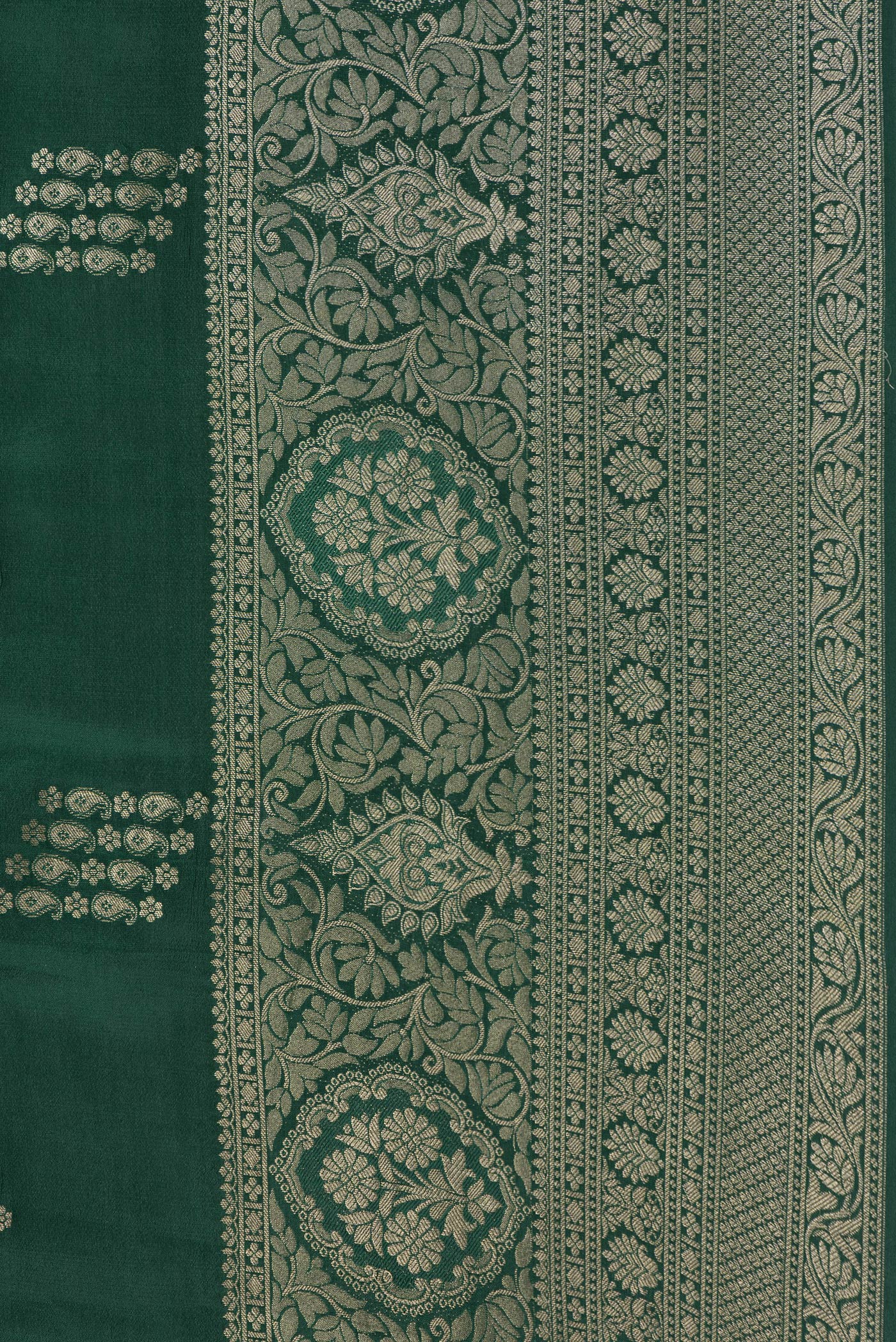 Border image of Bottle Green Dual Tone Mysore Georgette Saree with Zari Butta on the body and Zari Border. 