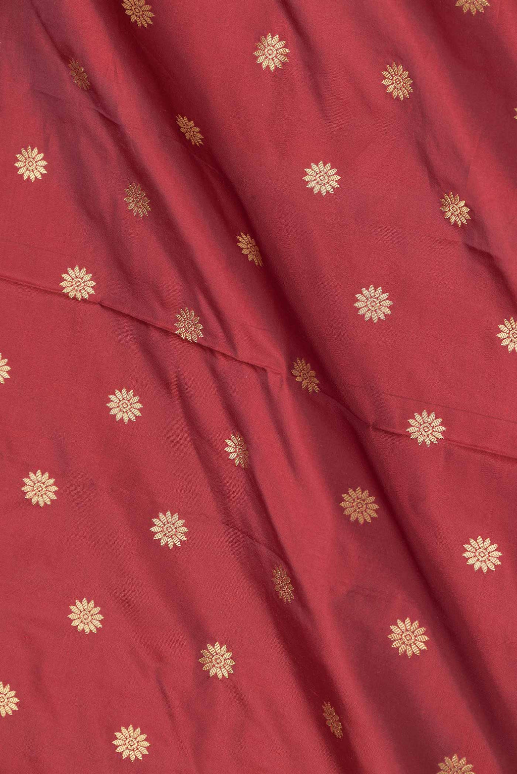 Close up of Maroon Dual Tone Paithani Silk Saree with Zari Butta on the body and Zari And Thread Border displaying folds