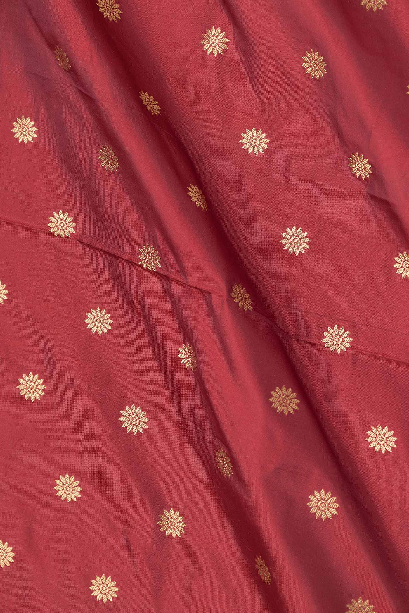 Close up of Maroon Dual Tone Paithani Silk Saree with Zari Butta on the body and Zari And Thread Border displaying folds