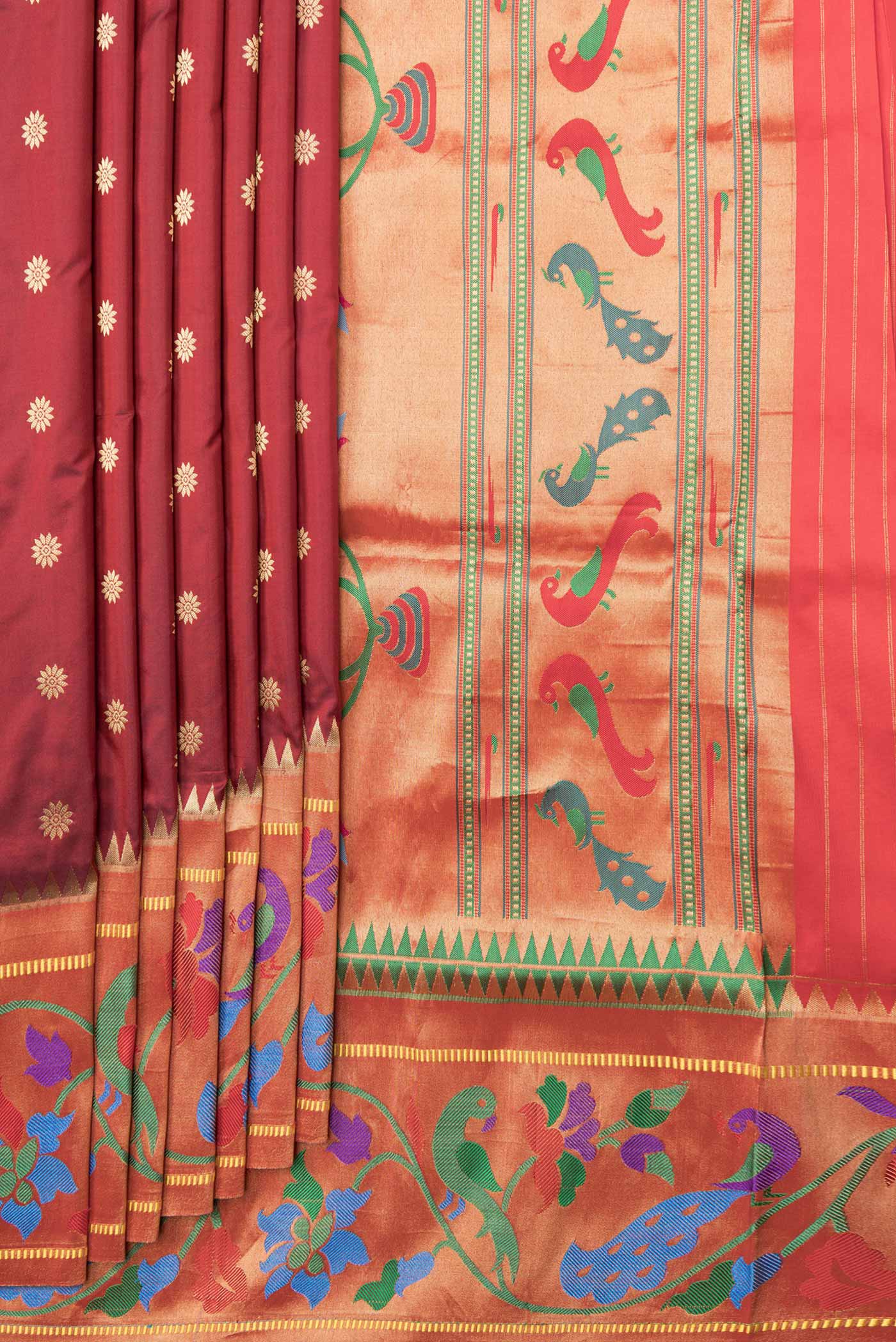 Pleats and pallu of Maroon Dual Tone Paithani Silk Saree with Zari Butta on the body and Zari And Thread Border