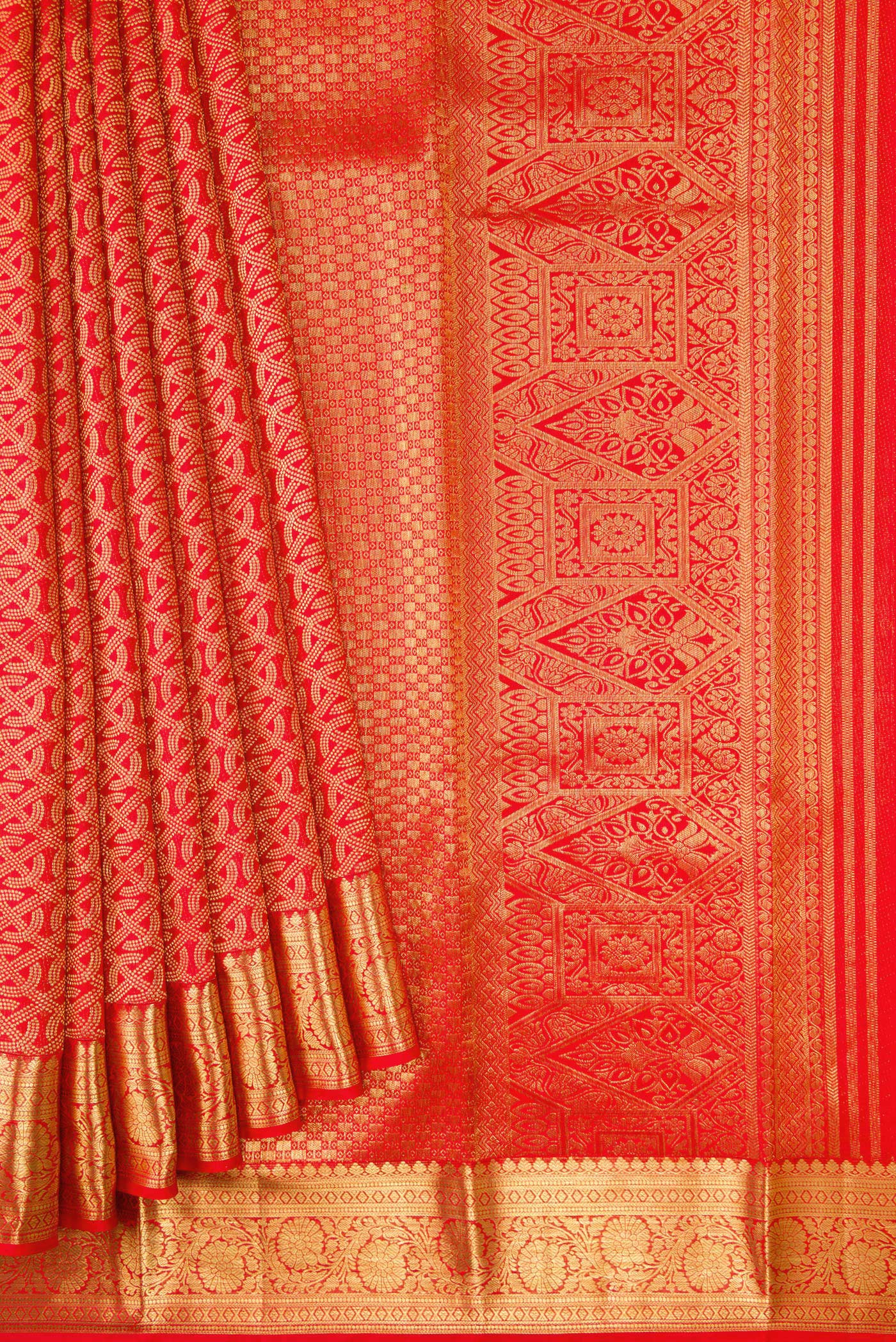 Pleats and pallu of Red Dual Tone Kanjivaram Silk Saree with Zari Brocade on the body and Zari Border. 