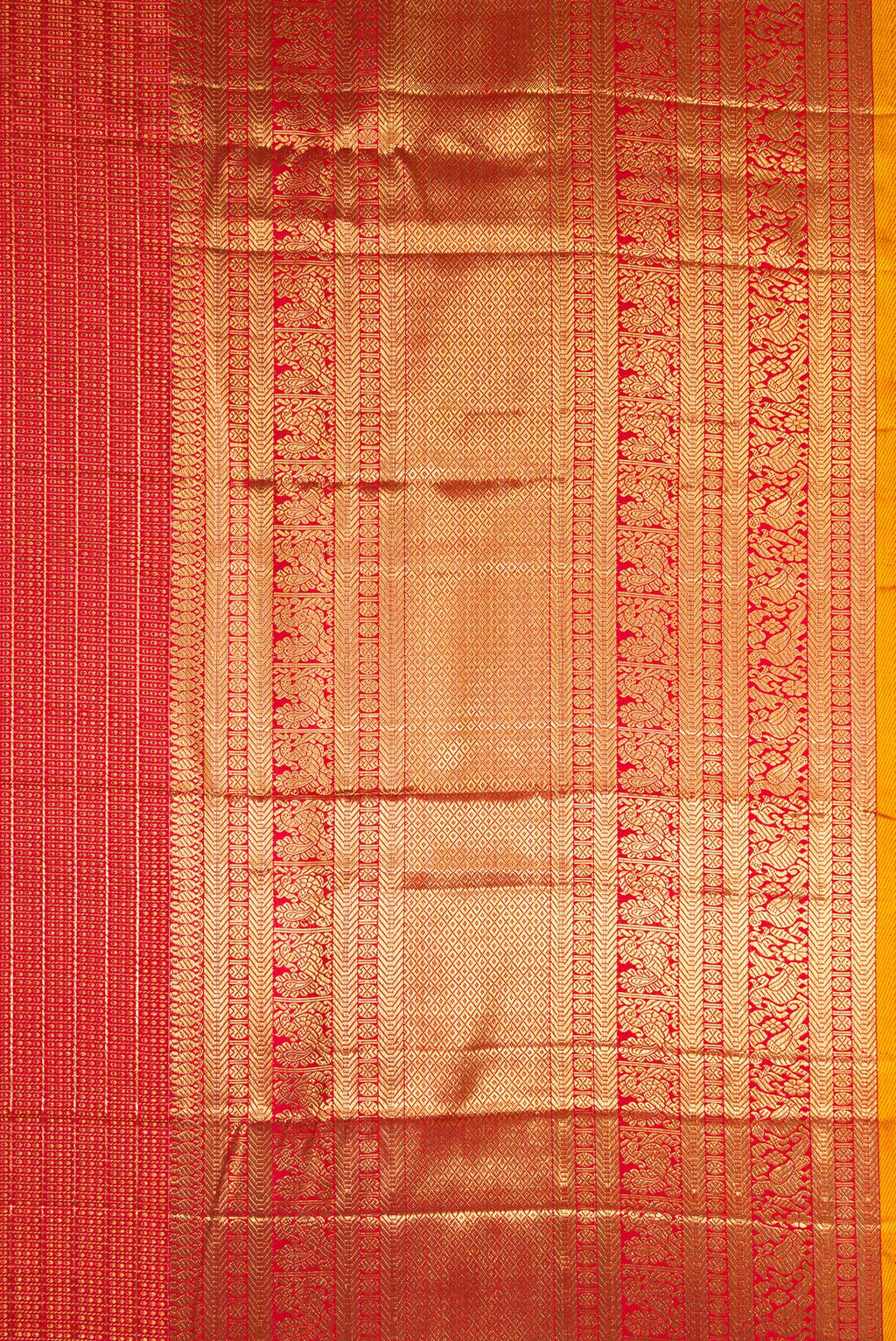Border image of Maroon Dual Tone Kanchipuram Silk Saree with Zari Brocade on the body and Zari Border. 