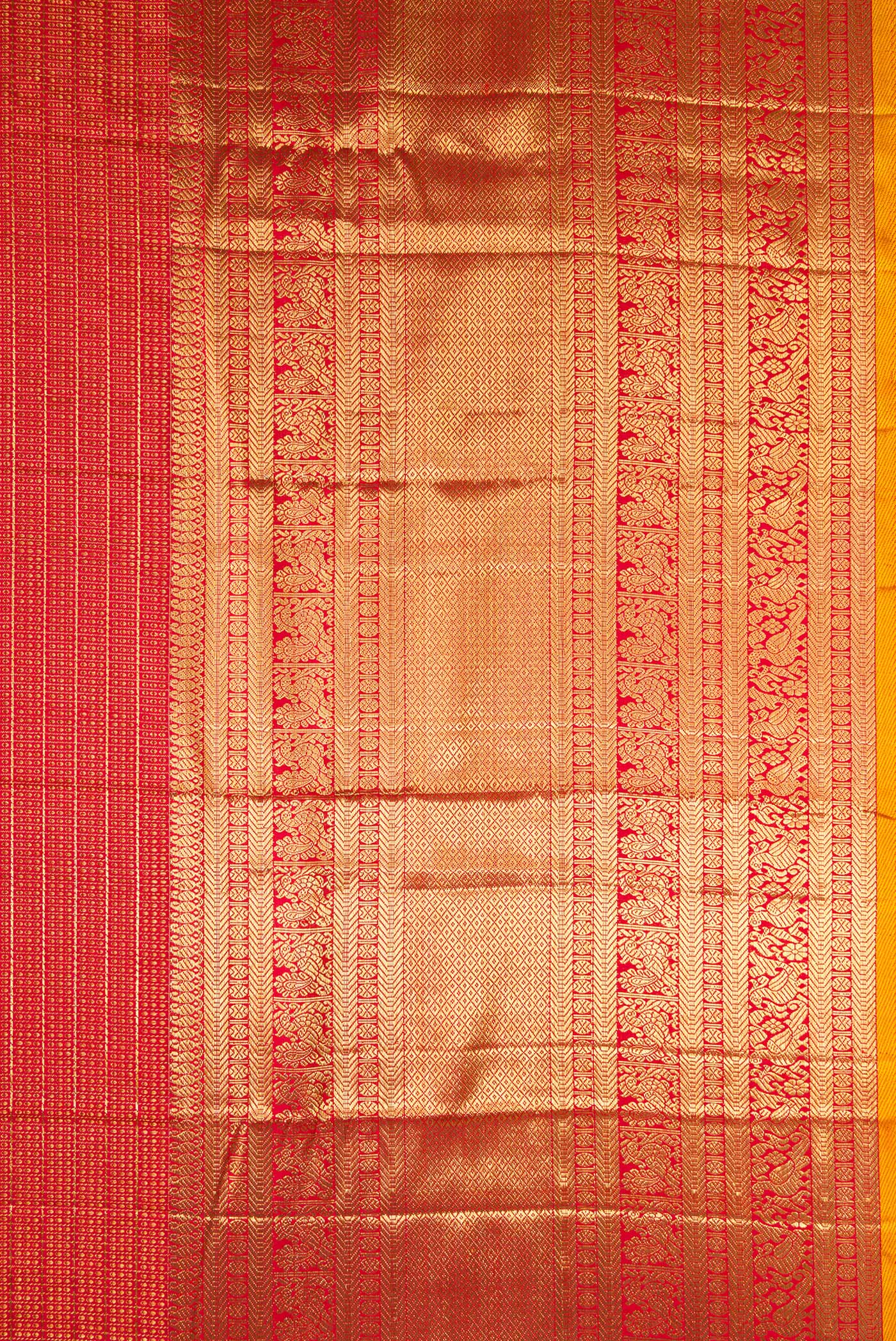 Border image of Maroon Dual Tone Kanchipuram Silk Saree with Zari Brocade on the body and Zari Border. 