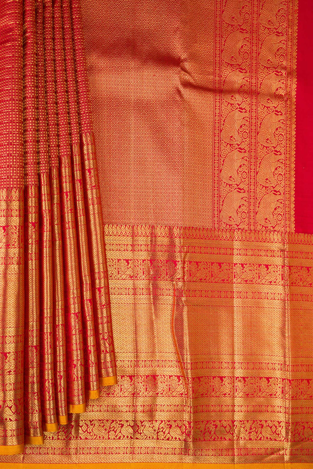 Pleats and pallu of Maroon Dual Tone Kanchipuram Silk Saree with Zari Brocade on the body and Zari Border. 