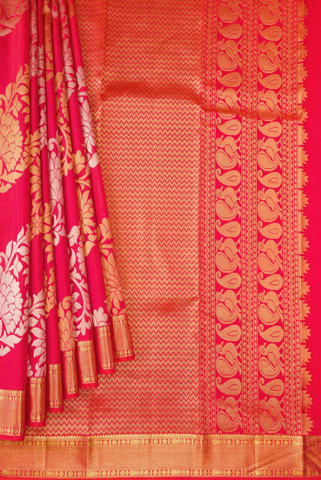 Pleats and pallu of Coral Dual Tone Kanchipuram Silk Saree with Zari Brocade on the body and Zari Border. 
