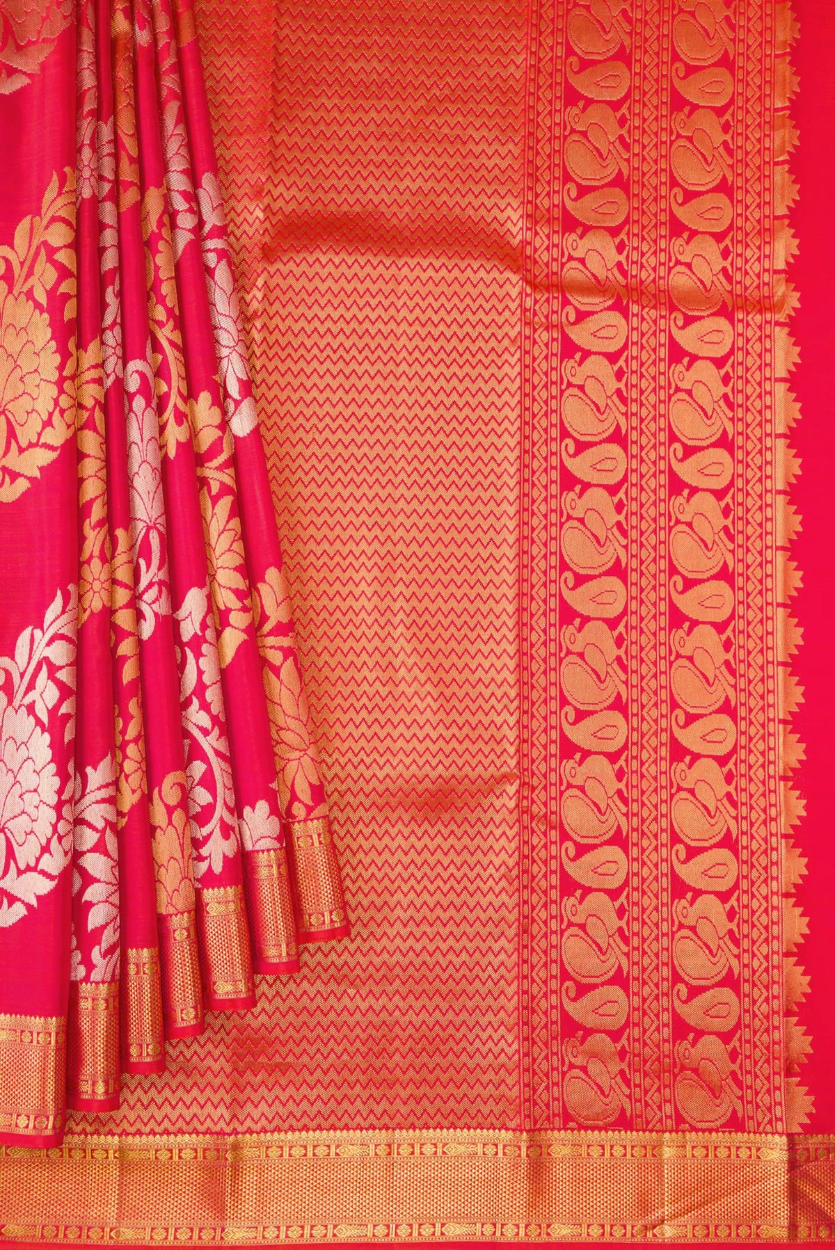 Pleats and pallu of Coral Dual Tone Kanchipuram Silk Saree with Zari Brocade on the body and Zari Border. 