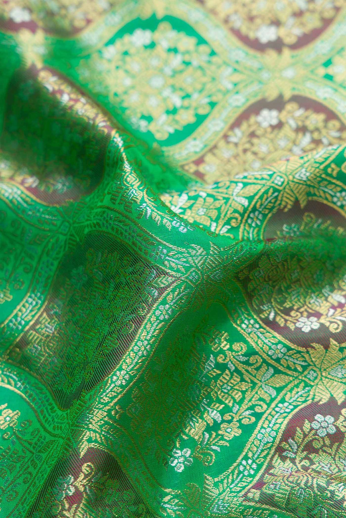 Close up of Green Dual Tone Kanchipuram Saree with Zari Brocade on the body and Zari Border displaying folds
