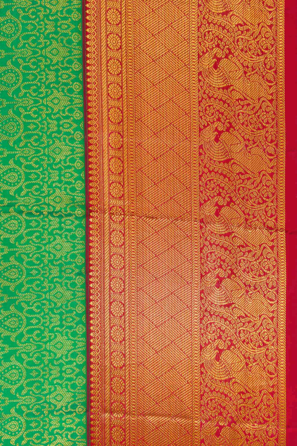 Border image of Green Dual Tone Kanchipuram Silk Saree with Zari Brocade on the body and Zari Border. 