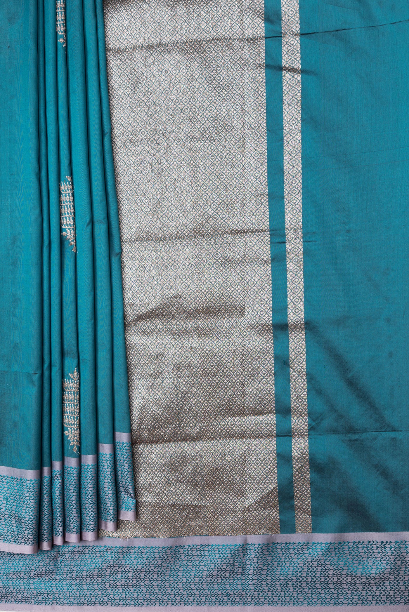 Pleats and pallu of Peacock Blue Dual Tone Banarasi Silk Saree with Zari Butta on the body and Thread Border. 