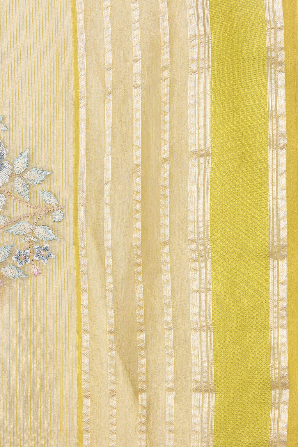 Border image of Mehandi Green Dual Tone Organza Silk Saree with Embroidery on the body and Zari And Thread Border. 