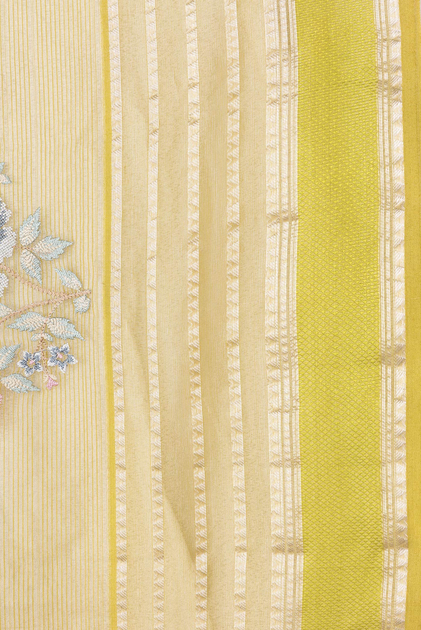 Border image of Mehandi Green Dual Tone Organza Silk Saree with Embroidery on the body and Zari And Thread Border. 