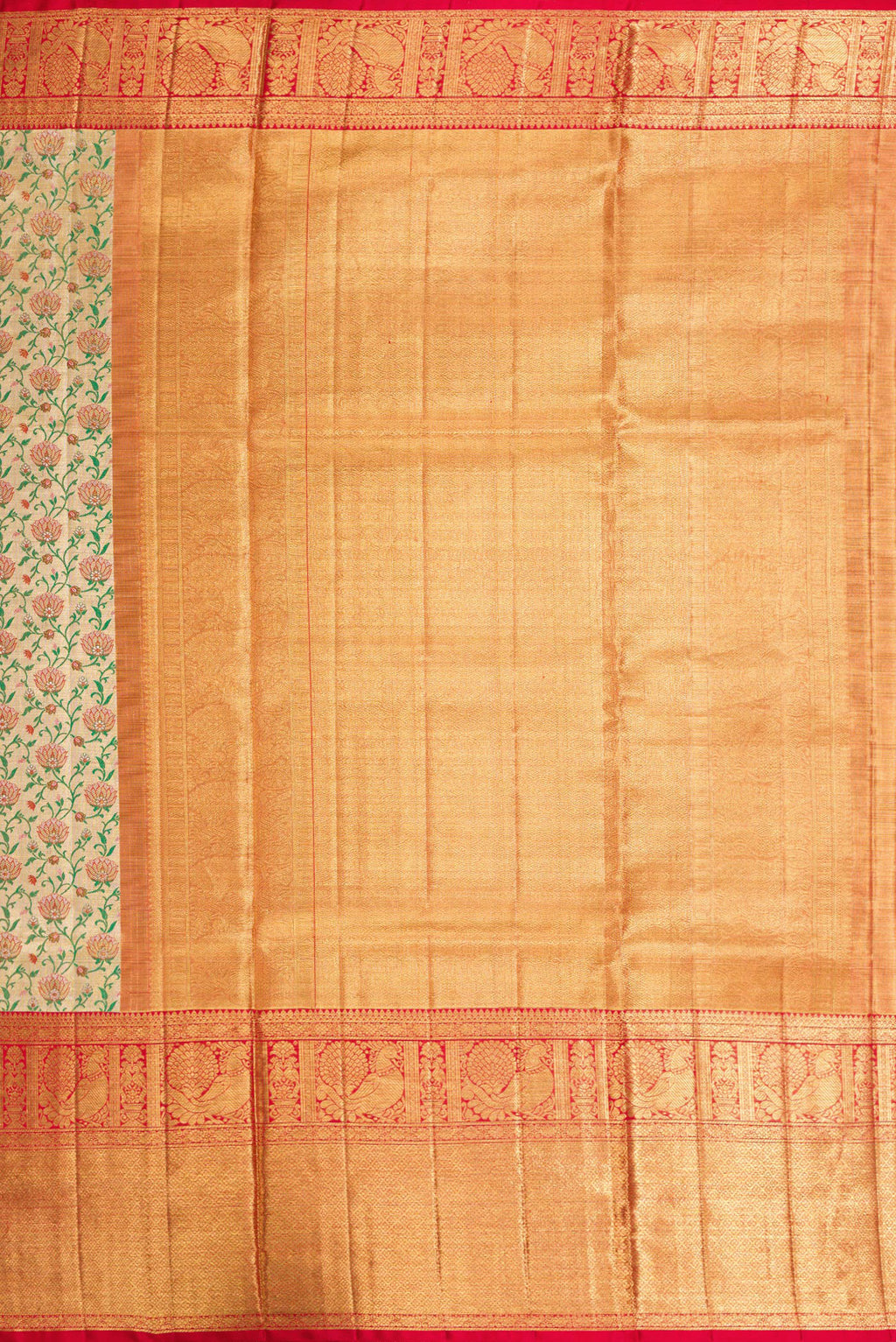Close up image of the pallu of Gold Dual Tone Kanjivaram Tissue Silk Saree with Zari Brocade on the body and Zari Border. 