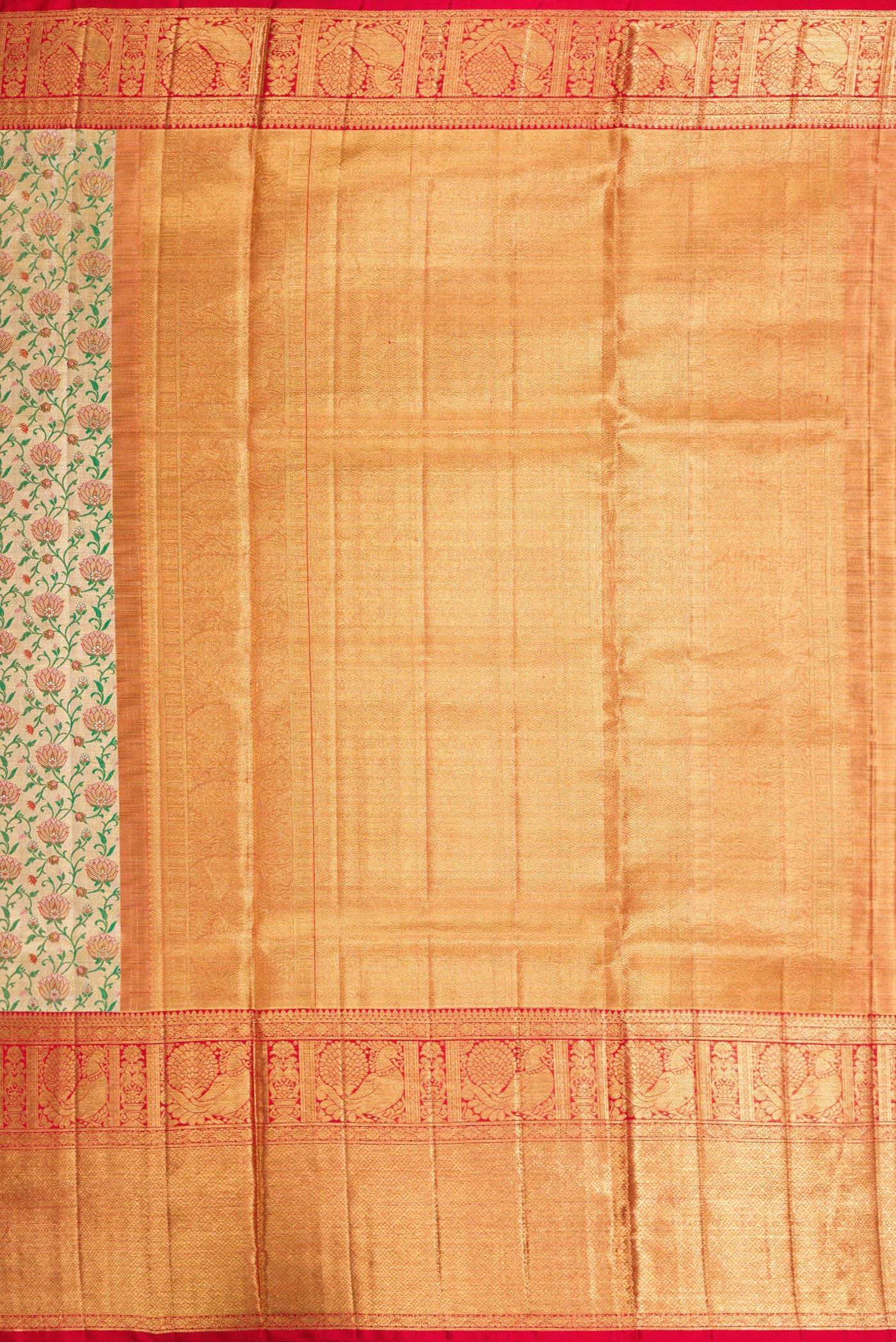 Close up image of the pallu of Gold Dual Tone Kanjivaram Tissue Silk Saree with Zari Brocade on the body and Zari Border. 
