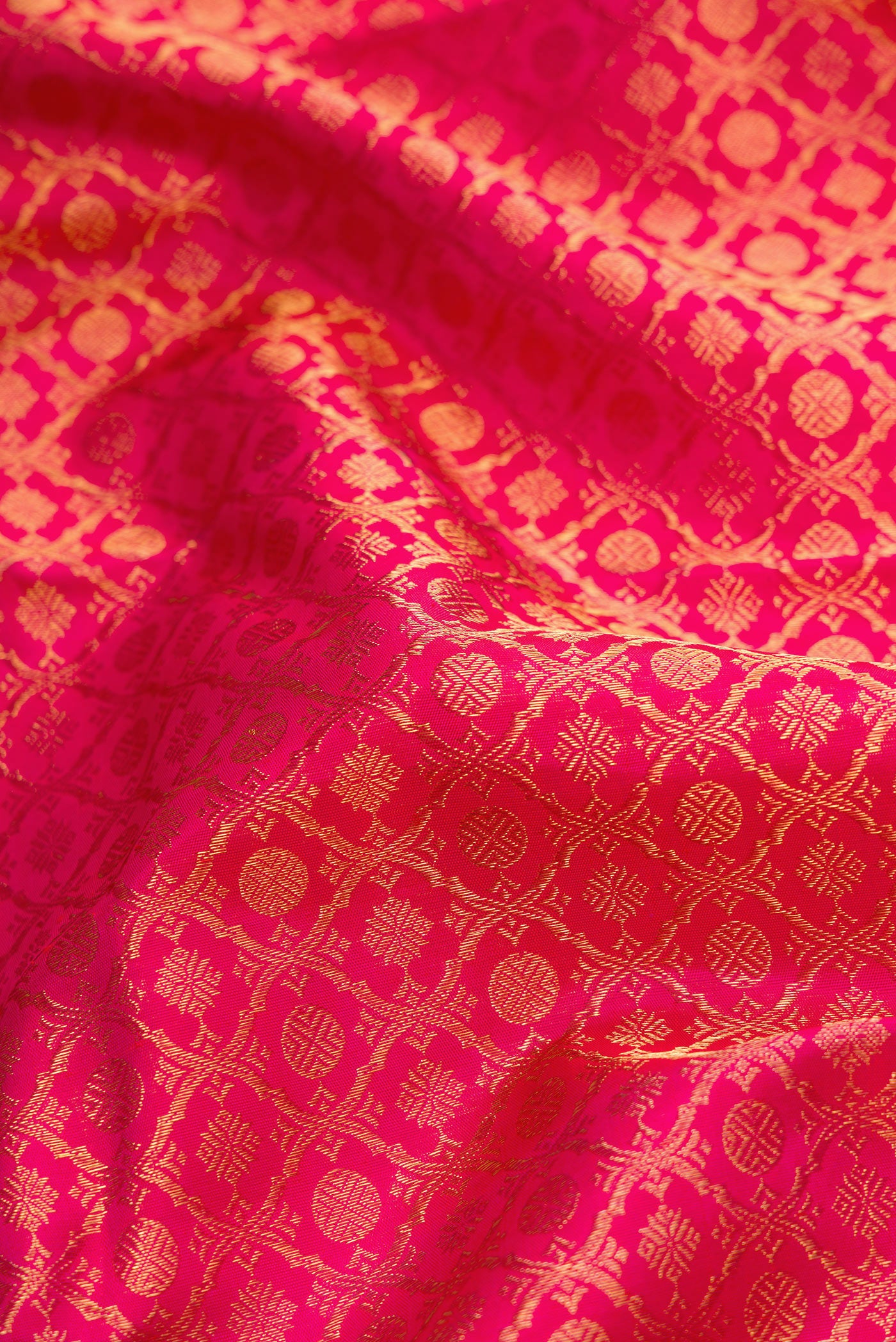 Close up of Pure Silk Pure Zari Pink Dual Tone Kanjivaram Saree with Zari Brocade on the body and Zari Border.  displaying folds