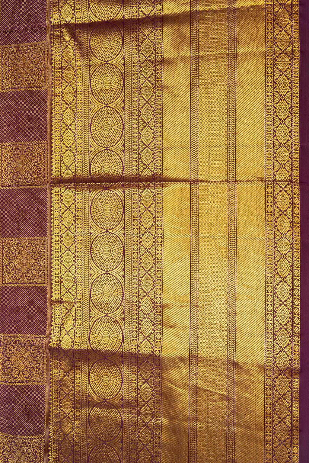 Border image of Brown Dual Tone Kanjivaram Silk Saree with Zari Brocade on the body and Zari Border. 