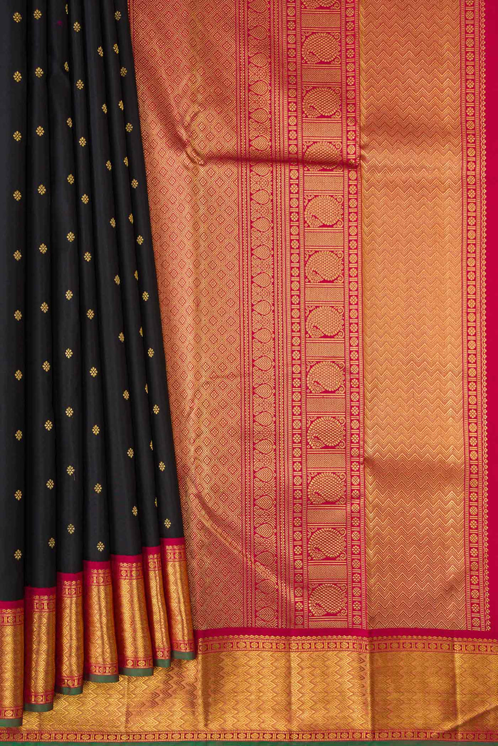 Pleats and pallu of Pure Silk Pure Zari Black Dual Tone Kanchipuram Saree with Zari Butta on the body and Zari Border