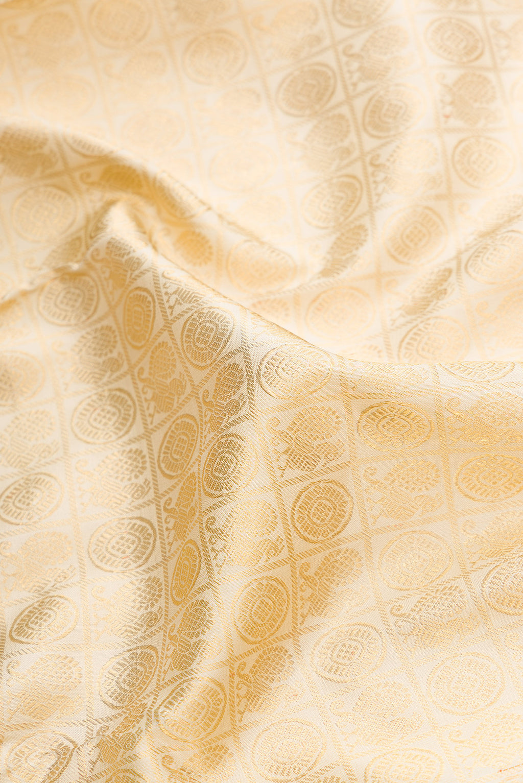 Close up of Pure Silk Pure Zari Off White Dual Tone Kanjivaram Saree with Zari Brocade on the body and Zari Border.  displaying folds