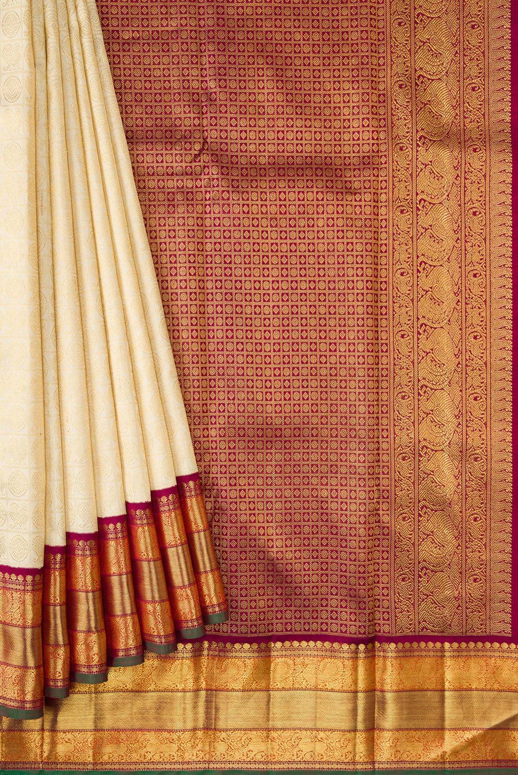 Pleats and pallu of Pure Silk Pure Zari Off White Dual Tone Kanjivaram Saree with Zari Brocade on the body and Zari Border. 