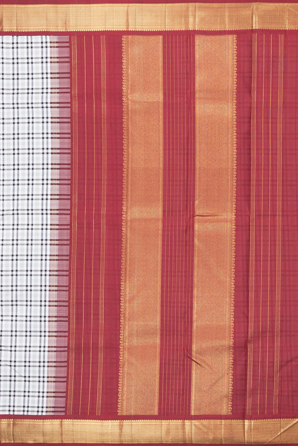 Close up image of the pallu of Pure Silk Pure Zari Off White Kanchipuram Saree with Checked design on the body and Zari Border. 