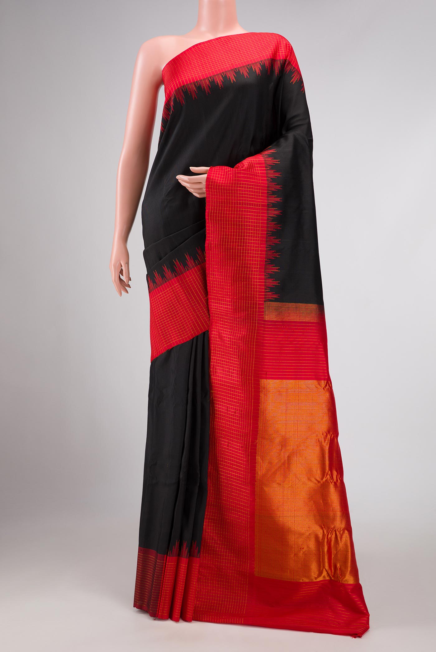 Black Dual Tone Gadwal Silk Saree with Plain Body and Zari Border displayed on a mannequin