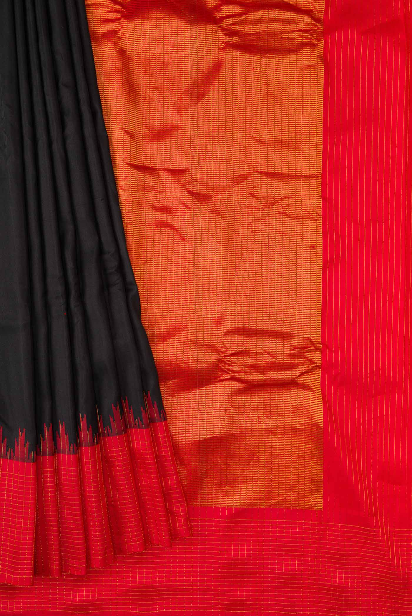 Pleats and pallu of Black Dual Tone Gadwal Silk Saree with Plain Body and Zari Border