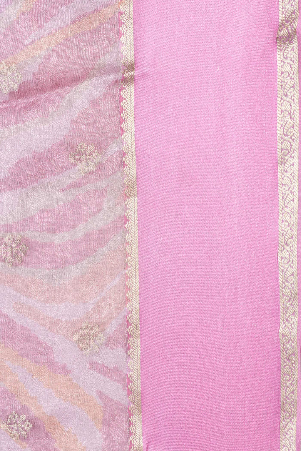 Border image of Lavender Dual Tone Mysore Georgette Saree with Printed design on the body and Fancy Border. 