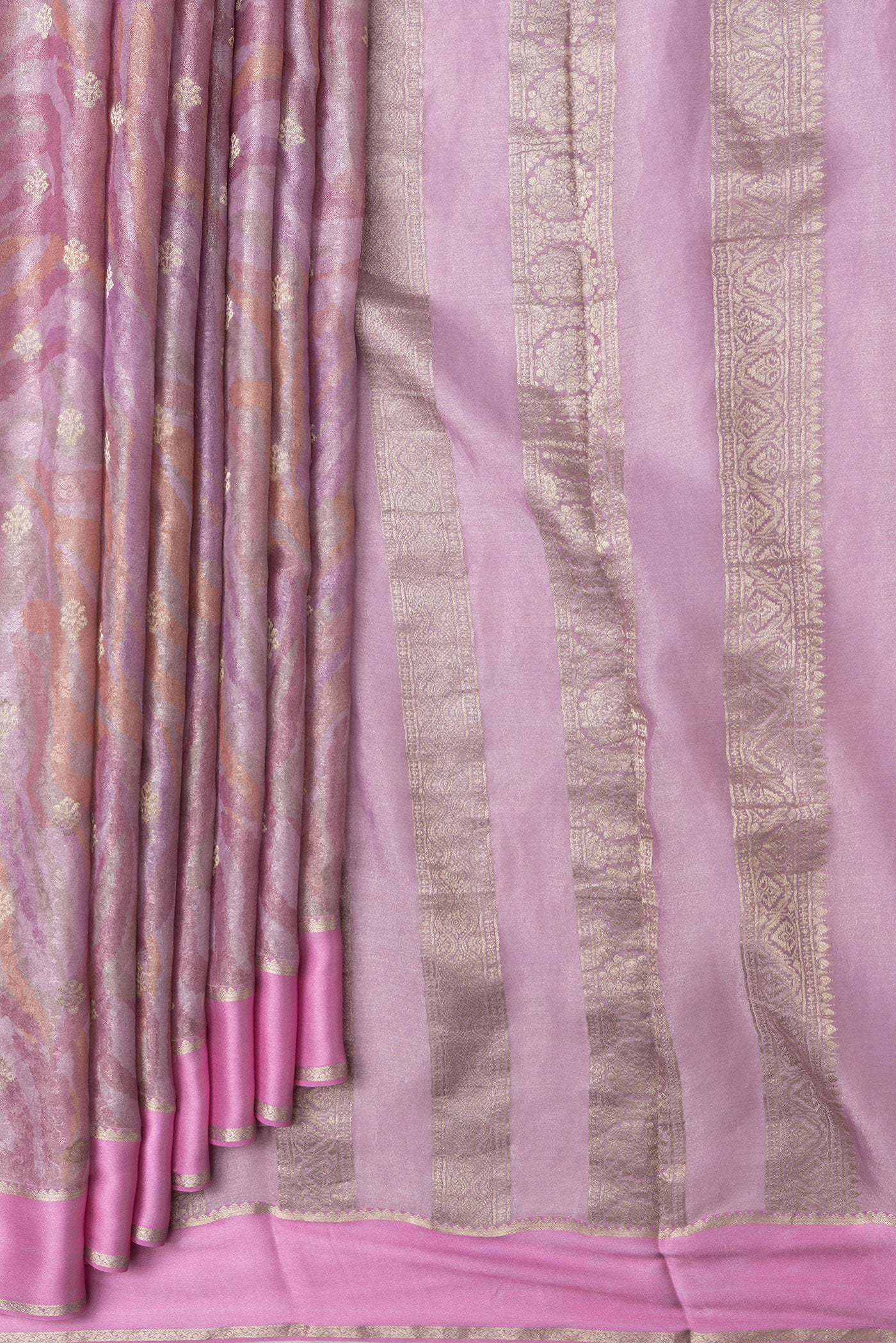 Pleats and pallu of Lavender Dual Tone Mysore Georgette Saree with Printed design on the body and Fancy Border. 