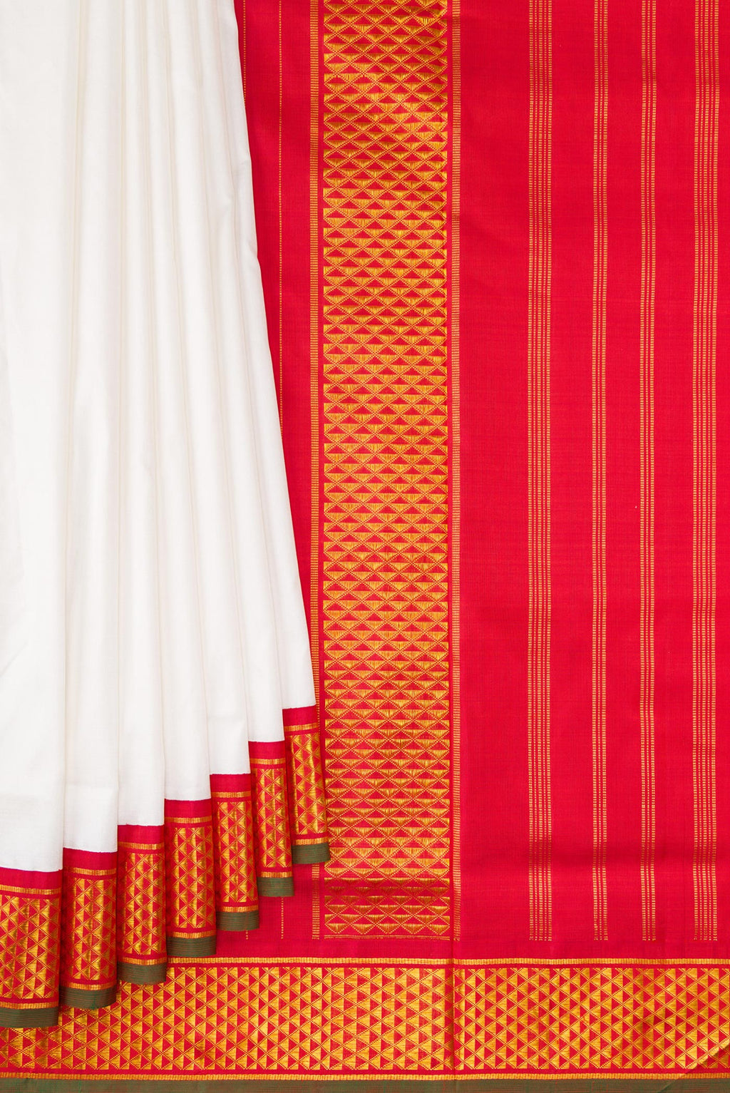 Pleats and pallu of White Kanjivaram Silk Nine Yards Saree with Plain Body and Zari Border. 