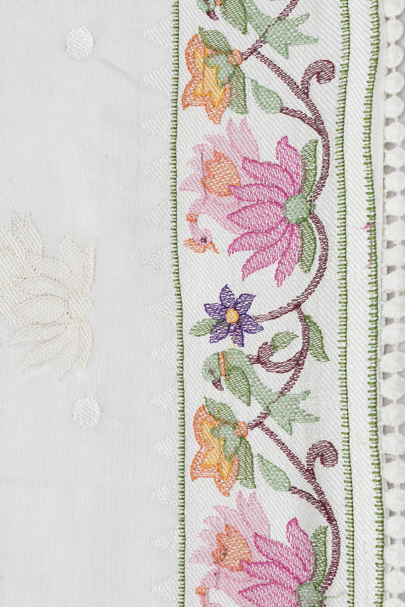 Border image of Pista Green Dual Tone Mysore Crepe Saree with Embroidery on the body and Embroidery Border. 