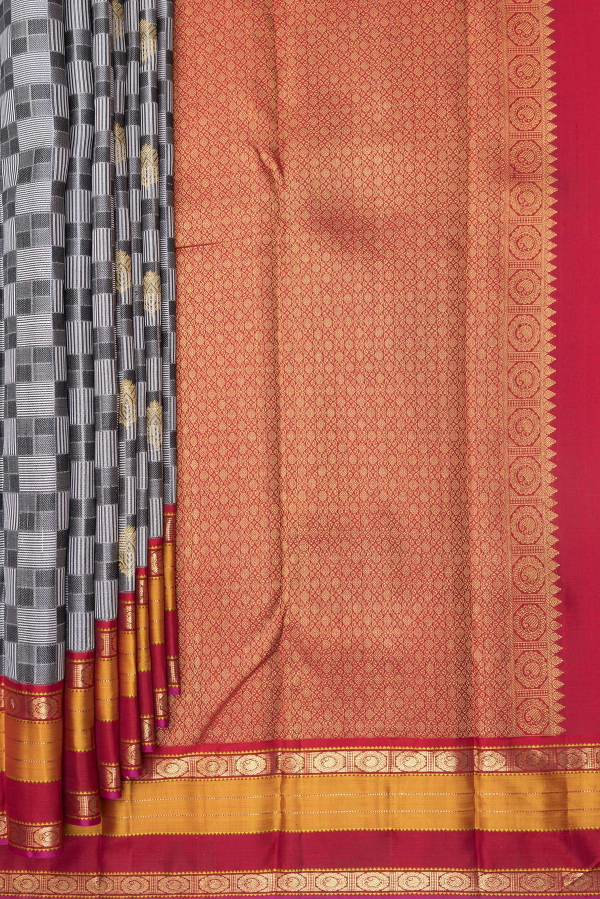 Pleats and pallu of Pure Silk Grey Kanchipuram Saree with Jacquard With Zari Butta on the body and Zari Border. 