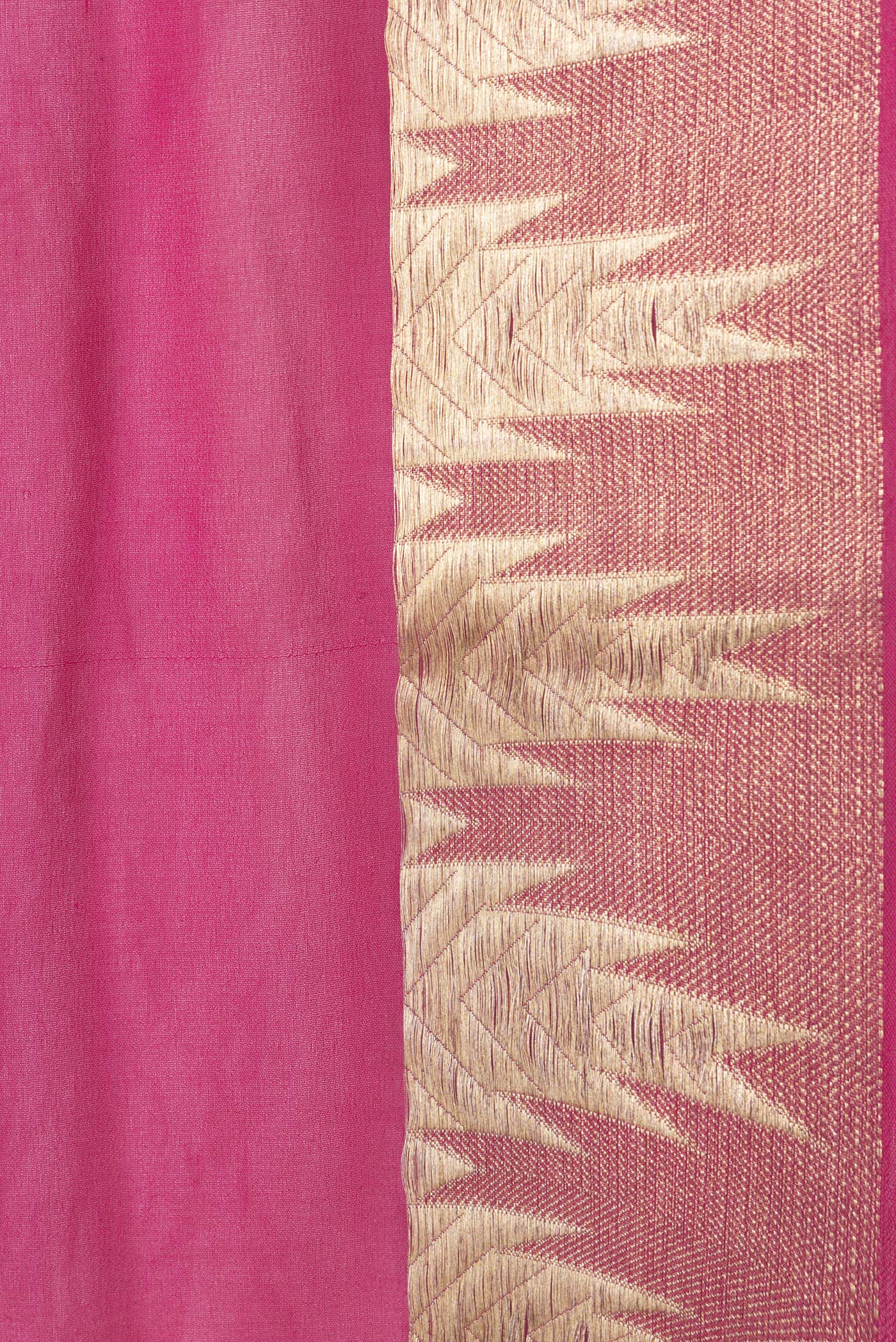 Border image of Pink Dual Tone Mysore Georgette Saree with Plain Body and Temple Border. 