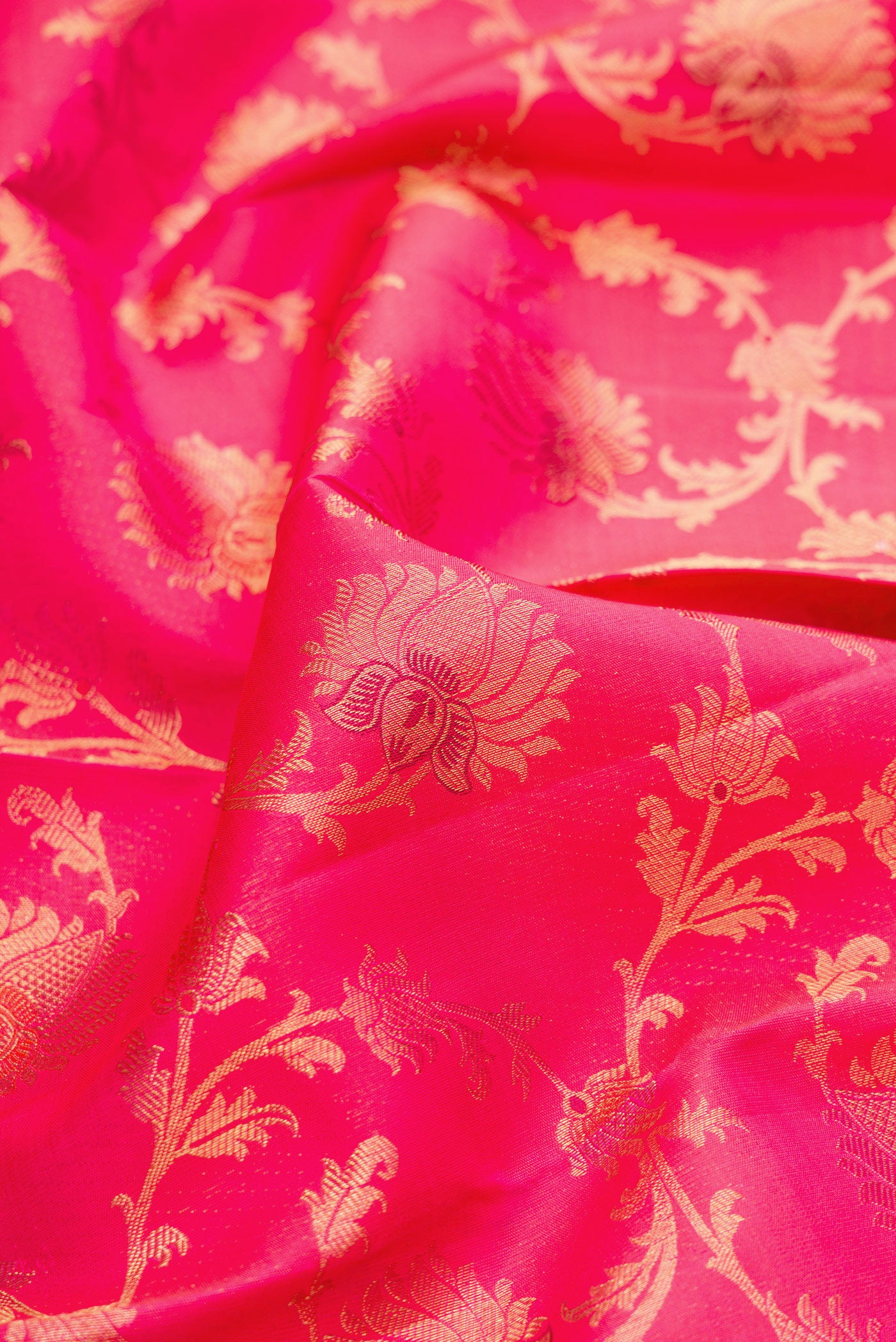 Close up of Pure Silk Pure Zari Pink Dual Tone Kanjivaram Saree with Zari Brocade on the body and Zari Border.  displaying folds