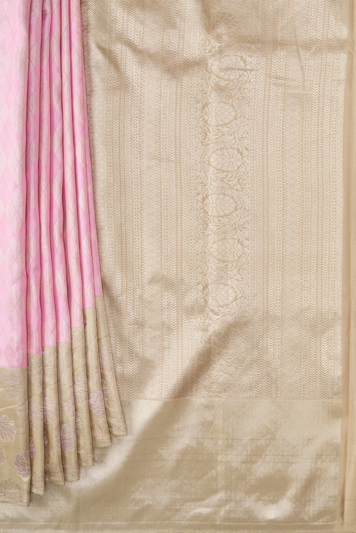 Pleats and pallu of Rose pink Dual Tone Kanjivaram Silk Saree with Zari Brocade on the body and Fancy Border. 