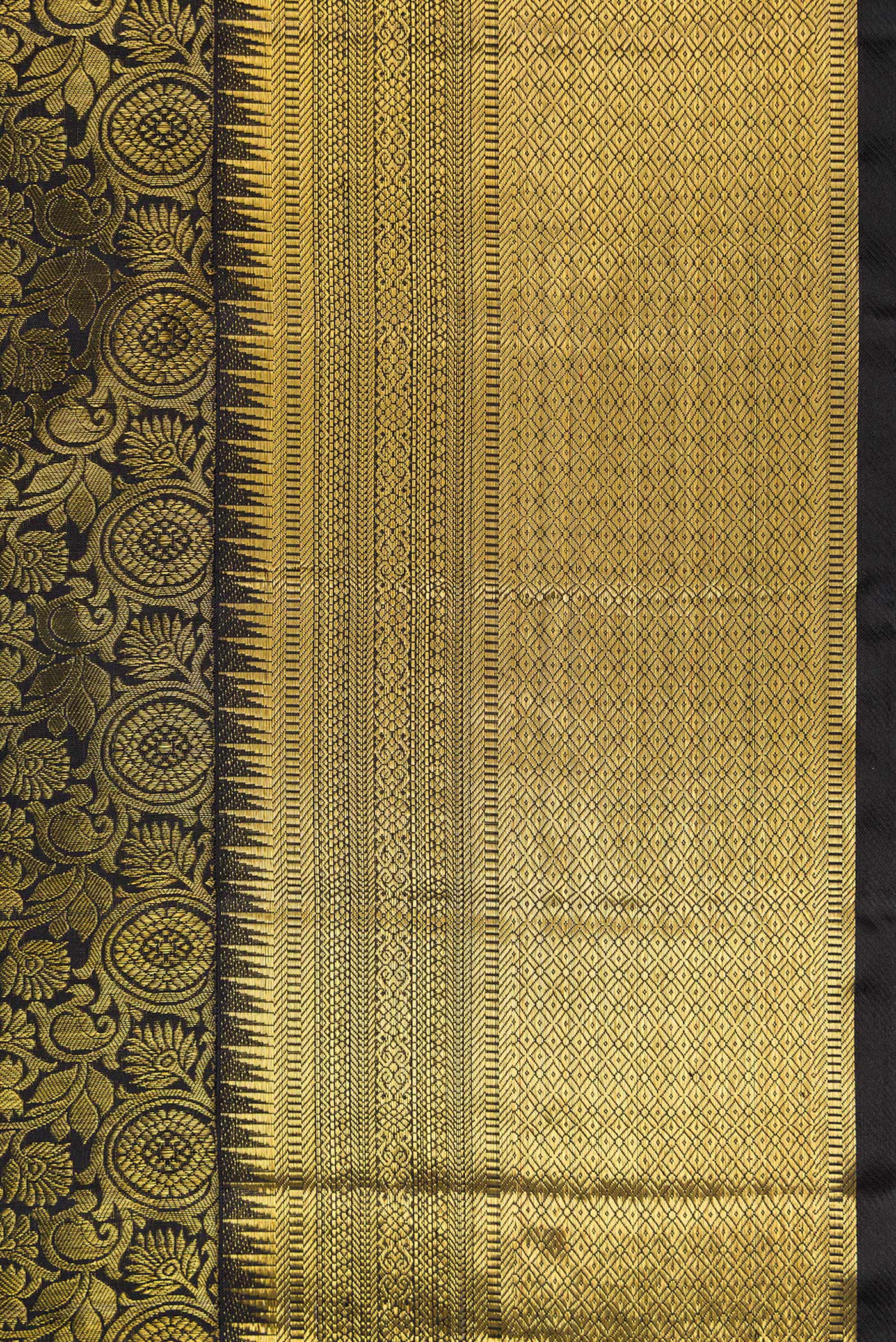 Border image of Pure Silk Pure Zari Black Dual Tone Kanjivaram Saree with Zari Brocade on the body and Zari Border. 
