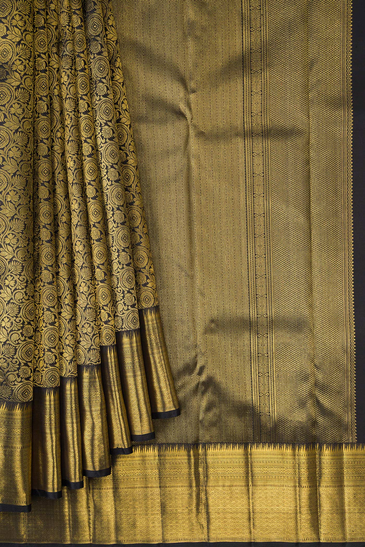 Pleats and pallu of Pure Silk Pure Zari Black Dual Tone Kanjivaram Saree with Zari Brocade on the body and Zari Border. 