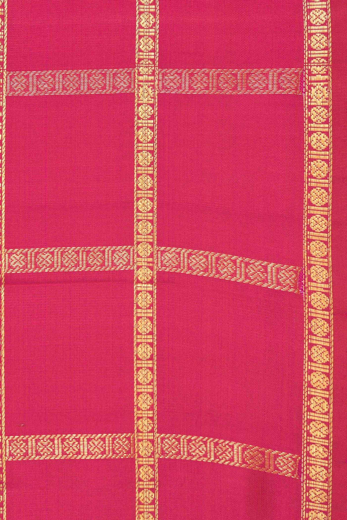 Border image of Pink Dual Tone Kanchipuram Saree with Checked design on the body and Without Border