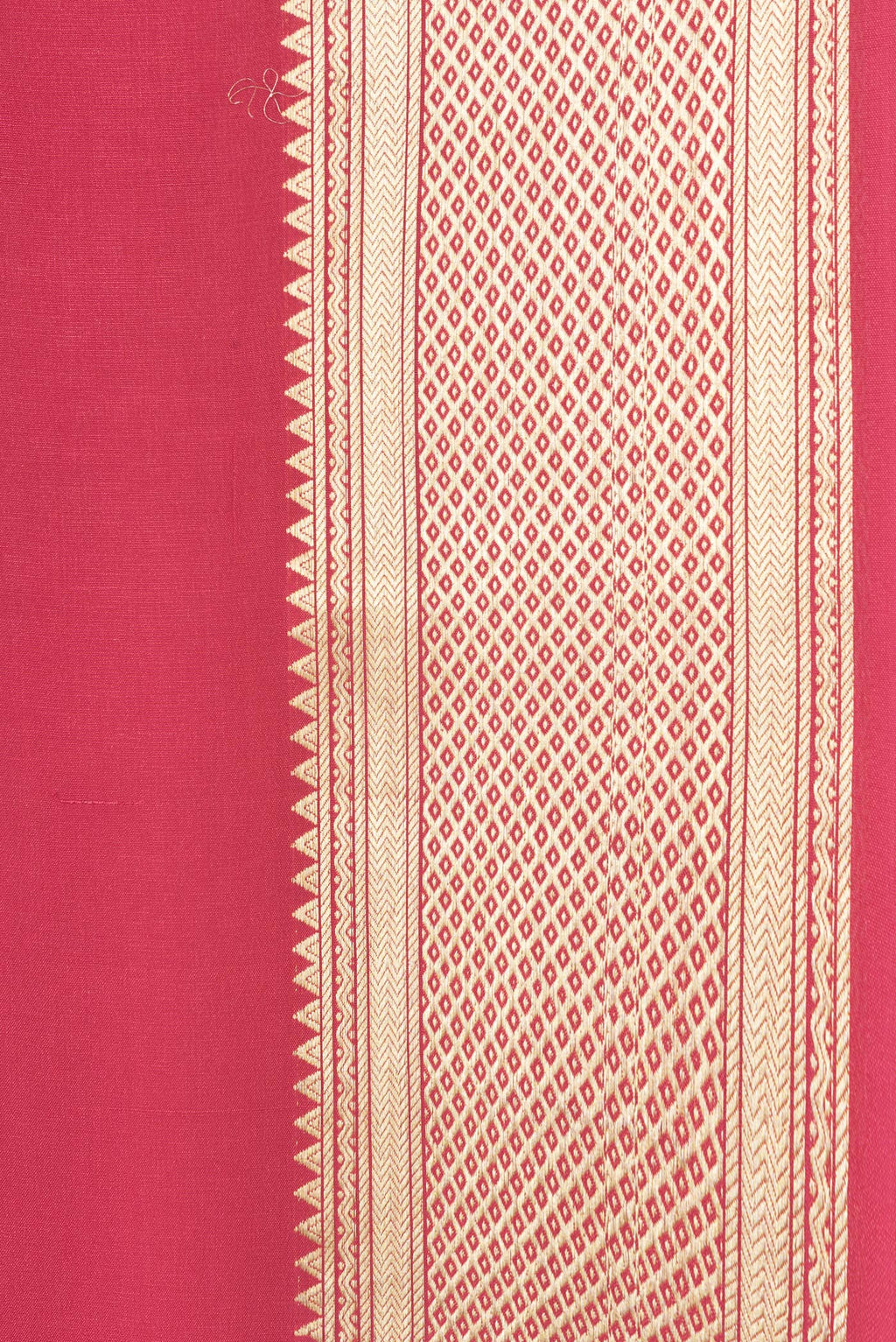 Border image of Pink Dual Tone Mysore Georgette Saree with Plain Body and Zari Border. 
