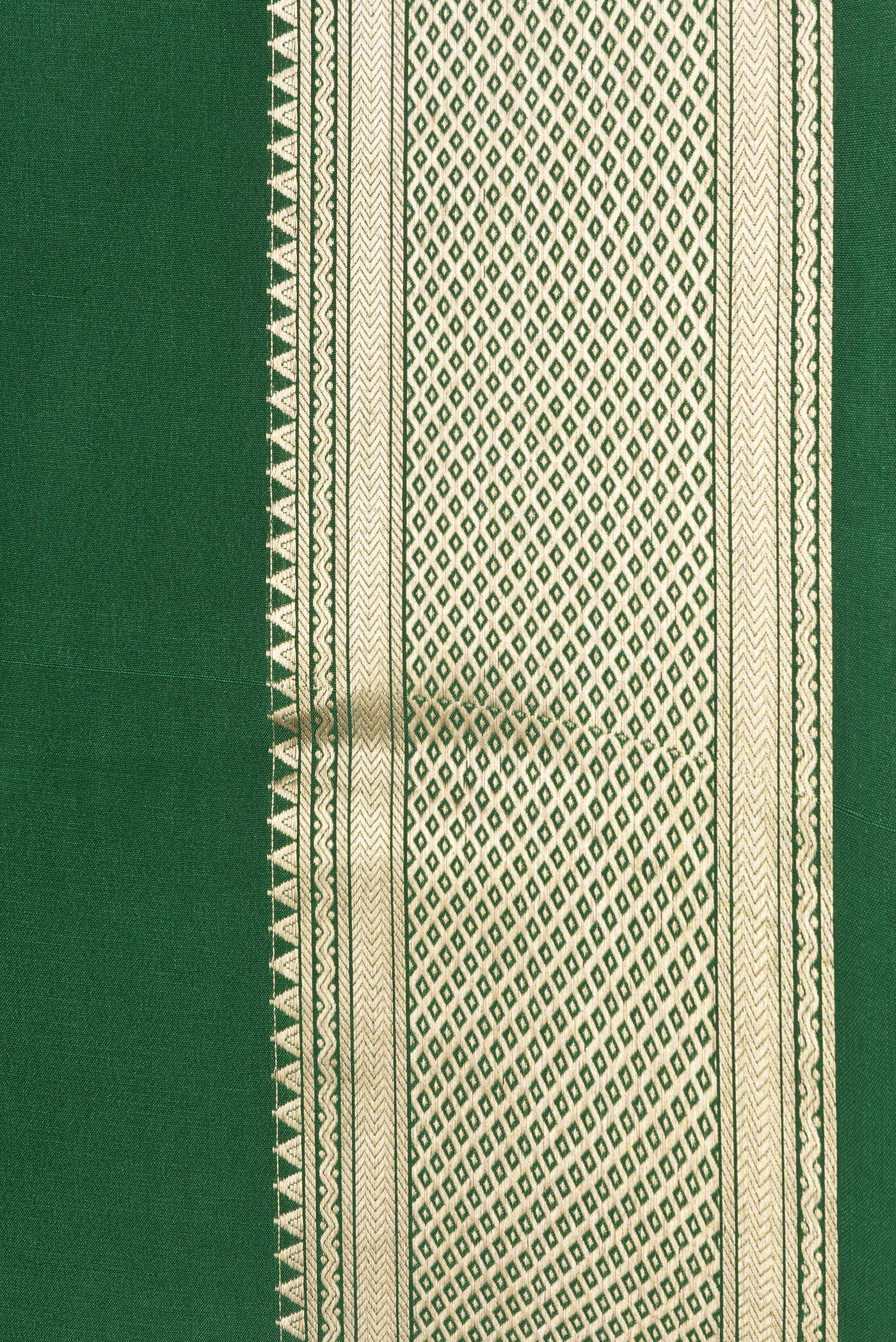 Border image of Bottle Green Dual Tone Mysore Georgette Saree with Plain Body and Zari Border. 
