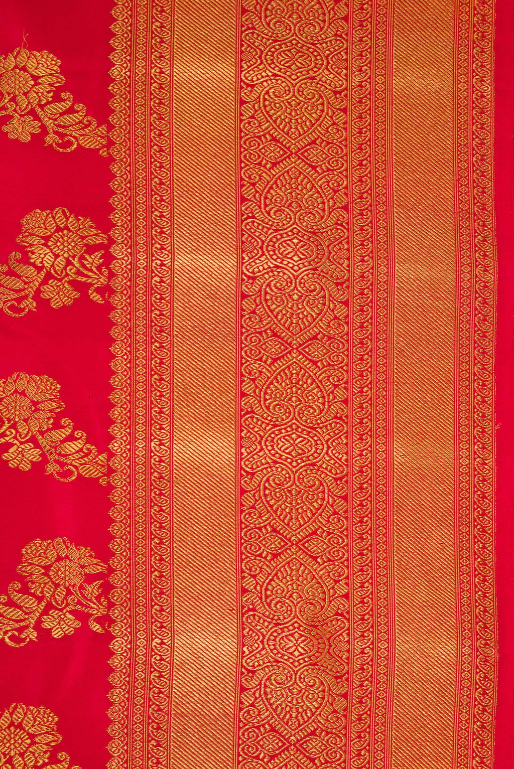 Border image of Pure Silk Pure Zari Red Dual Tone Kanjivaram Saree with Zari Brocade on the body and Zari Border. 