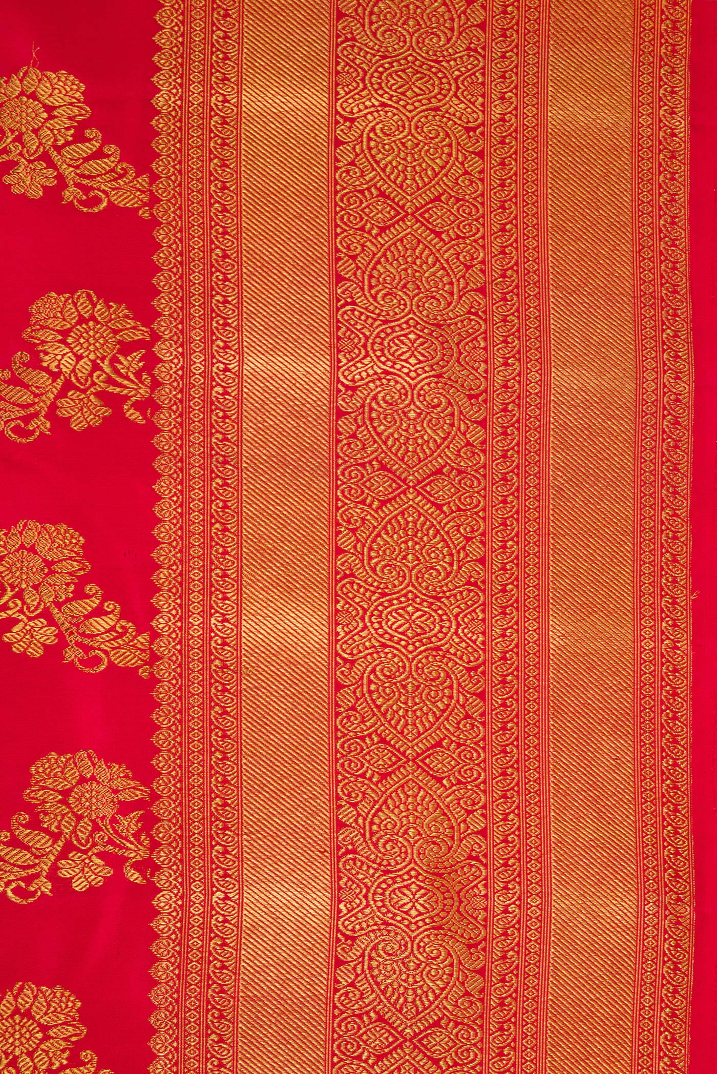 Border image of Pure Silk Pure Zari Red Dual Tone Kanjivaram Saree with Zari Brocade on the body and Zari Border. 