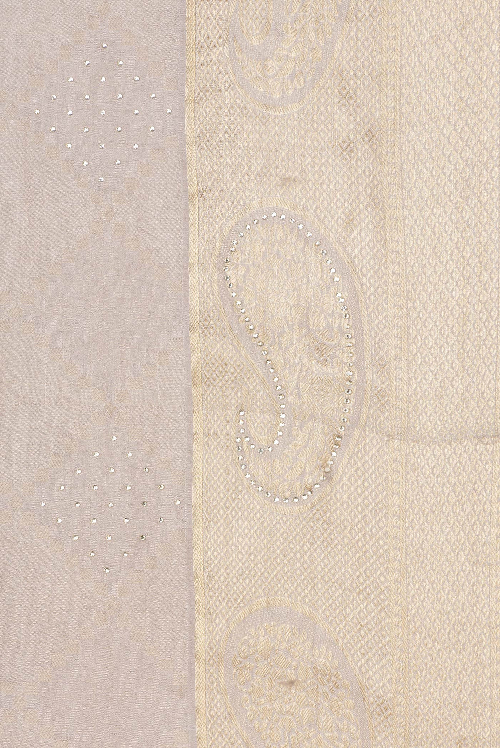 Border image of Beige Dual Tone Mysore Georgette Saree with Zari Brocade on the body and Zari Border. 