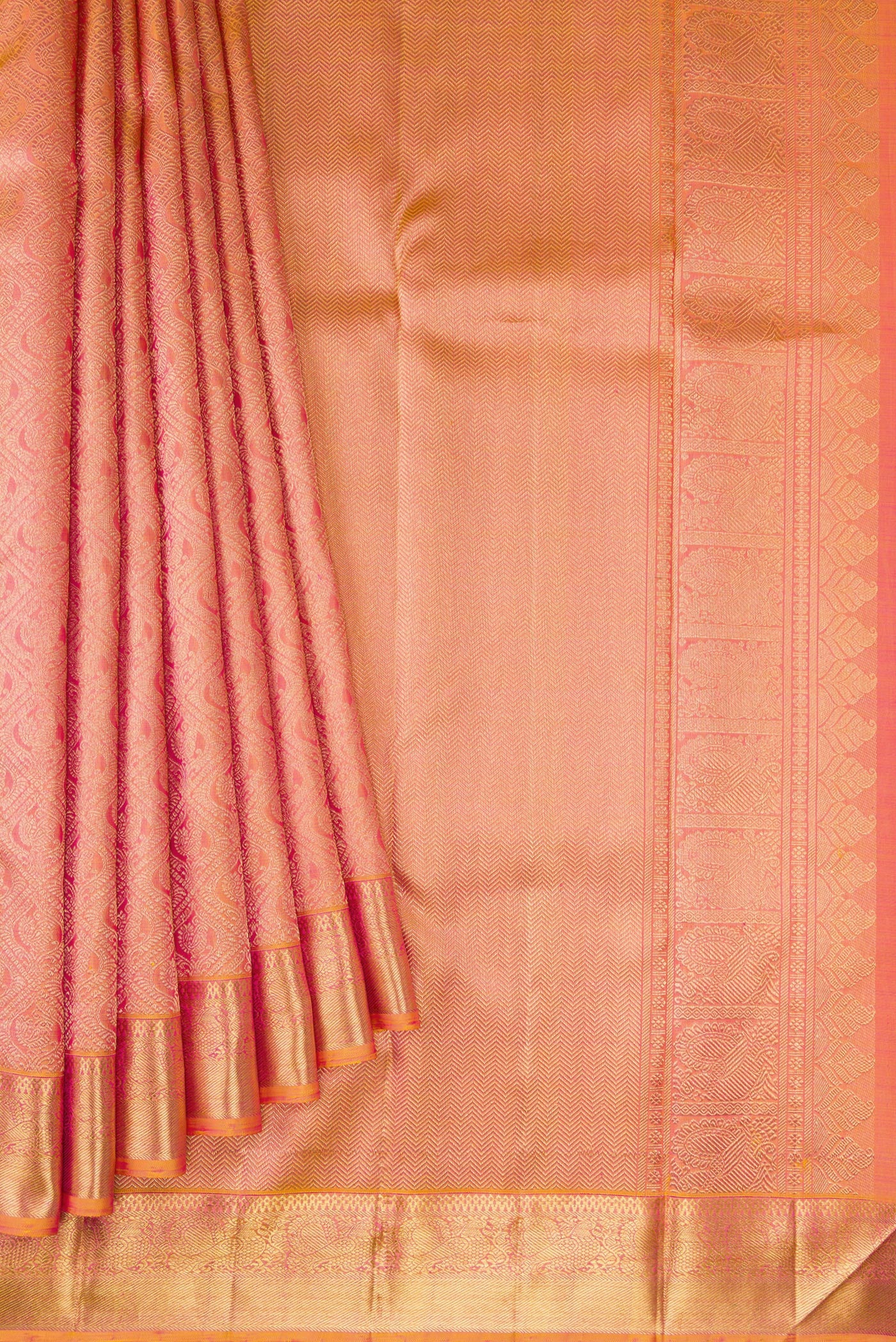 Pleats and pallu of Pink Dual Tone Kanjivaram Silk Saree with Zari Brocade on the body and Zari Border. 